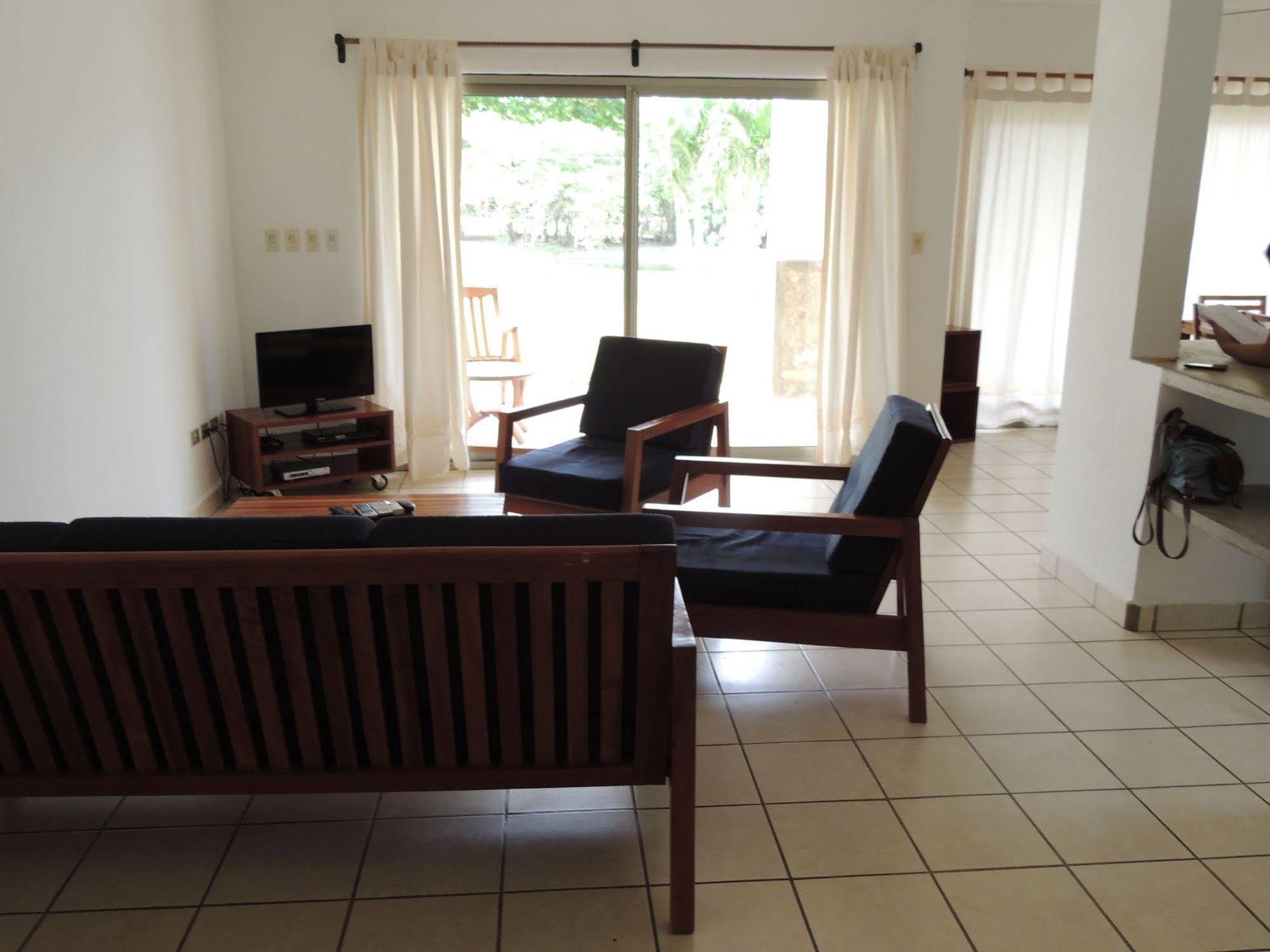 Hacienda Iguana Beach And Golf Resort Tola Exterior photo